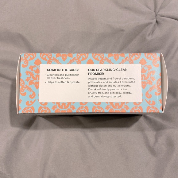 Spongelle pedi buffer with built in cleaner / refreshments body bar - Picture 3 of 11